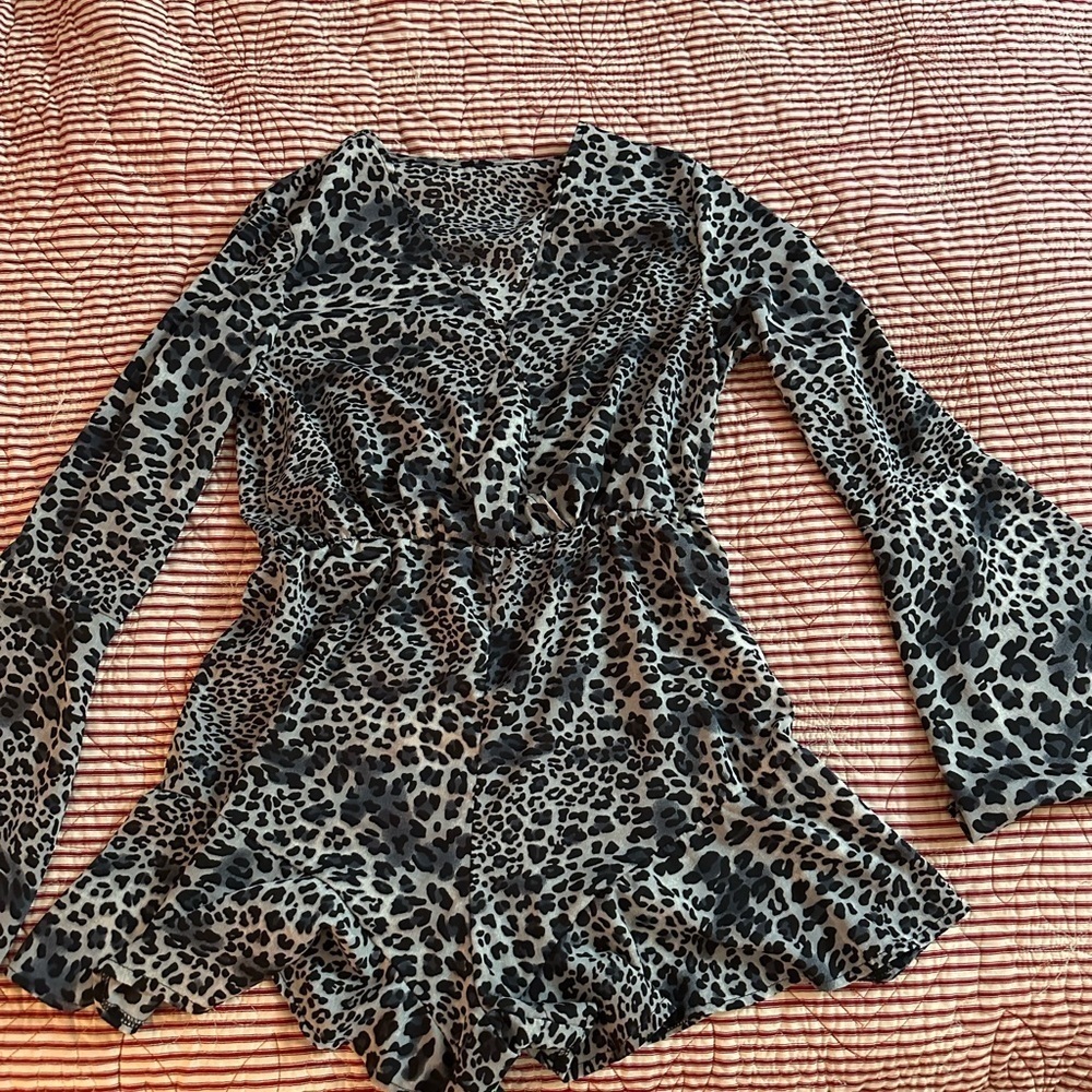Black and White Wrap Romper with Long Bell Sleeves Sz M
